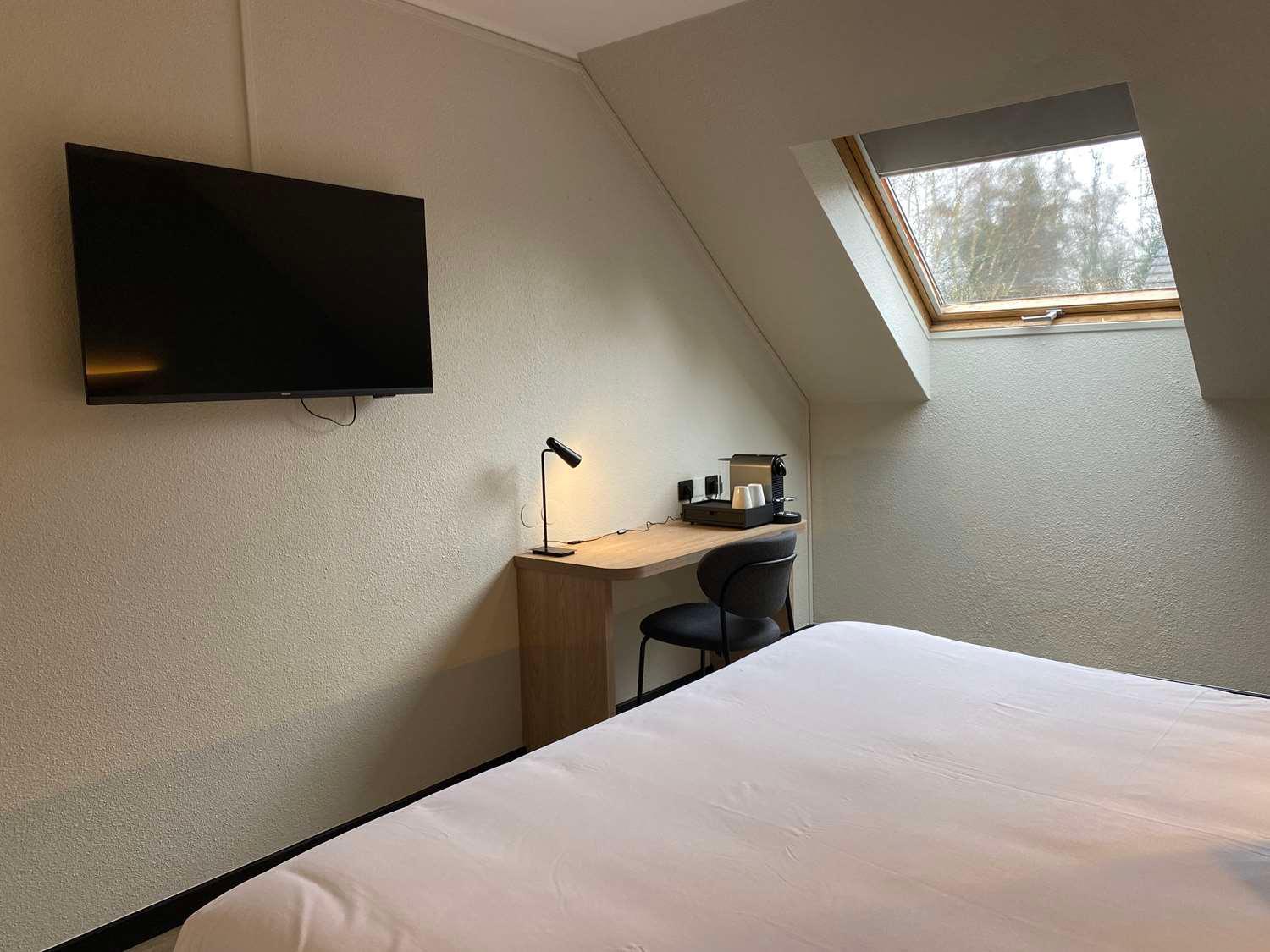 Hotel Campanile 3*